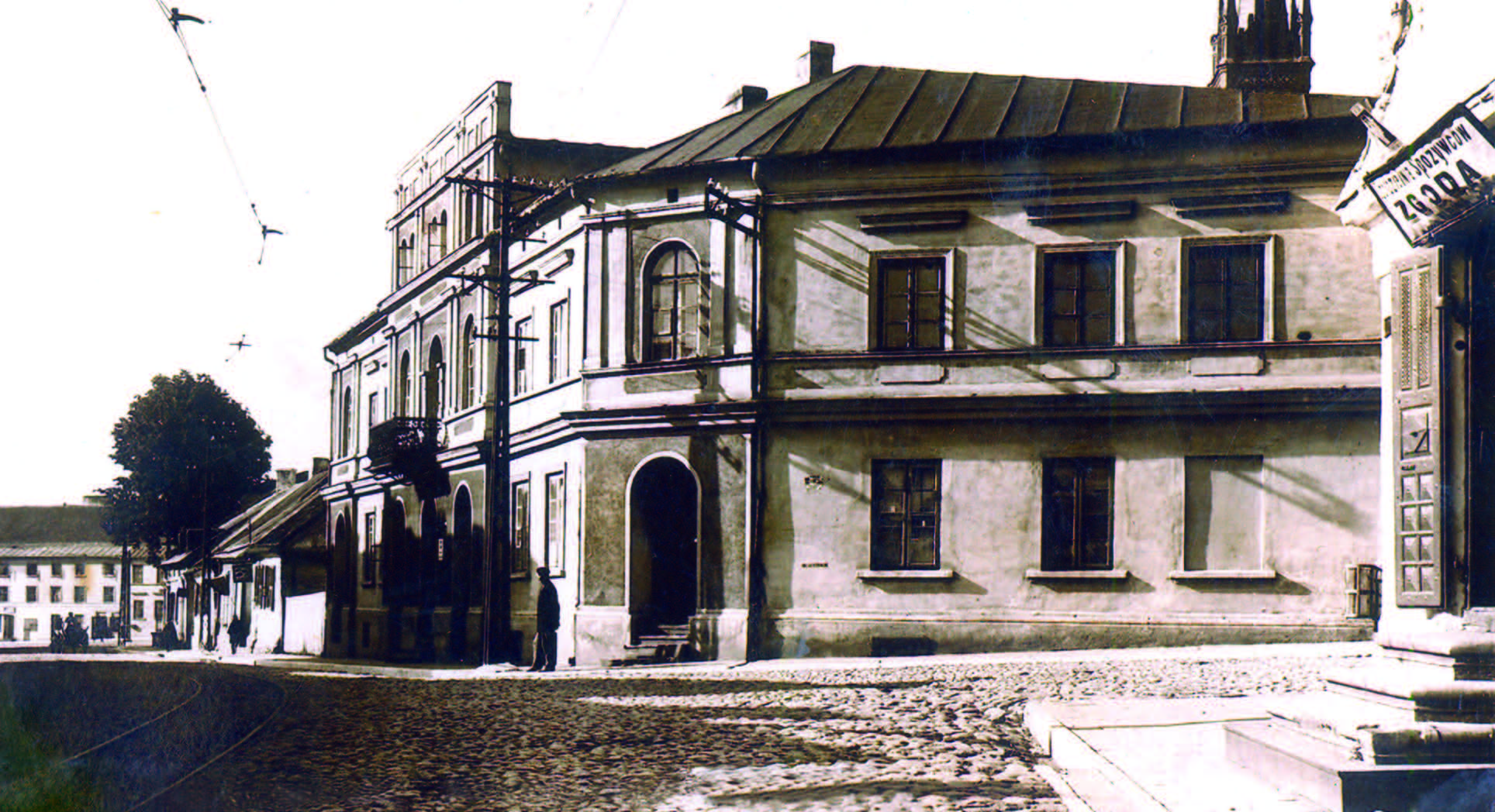 Pierwszy budynek szkoły przy ul. Łęczyckiej 5 (elewacja północna)